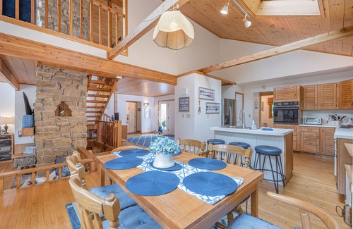 Apple River House | Beautiful Lakehouse with private dock on Apple Canyon Lake!