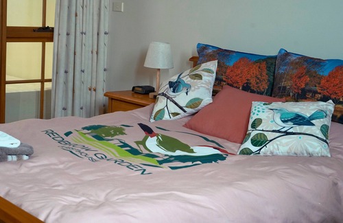 Nanima House | Beautiful Lakeside Garden Getaway