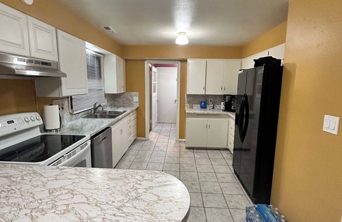 Hillsboro House | Beautiful large family home for families, family reunions and more.