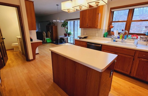 Minnetonka House | Beautiful large home on quiet Wayzata lot!