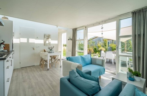 Westenschouwen House | Beautiful light and spacious chalet with 'Beachstyle' furnishing.