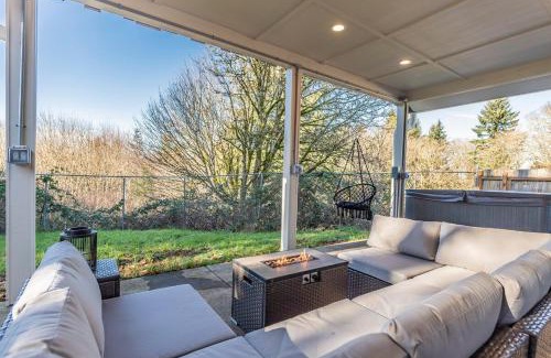 Marylhurst House | Beautiful like new home in a quiet neighborhood