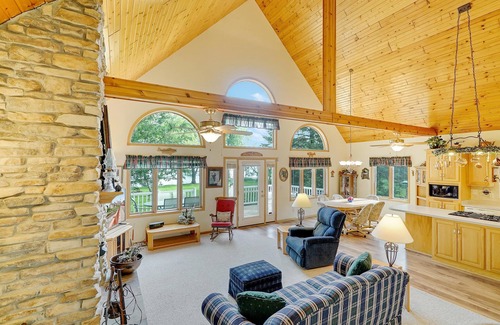 Wyoming House | Beautiful Linwood Lake Home 45 minutes from Minneapolis