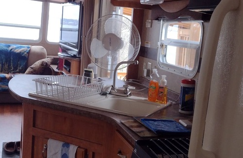Russellville Cottage | Beautiful location right on the river bank , steps down to the shore and fishing