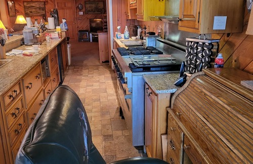 Redfield House | Beautiful Lodge for Weddings, Reunions, Events or Family Gatherings. Sleeps 25+