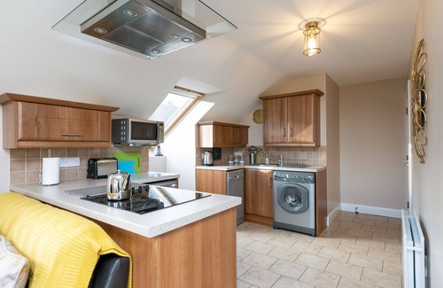 Bryansford Apartment | Beautiful loft apartment ,5 min to great hiking trails