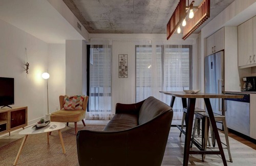 International District Apartment | Beautiful loft in Montreal Old Port