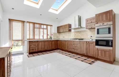 North Finchley House | Beautiful London home with easy access to London attractions