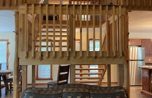 Gordonville House | Beautiful Longhorn Lodge at Lake Texoma!