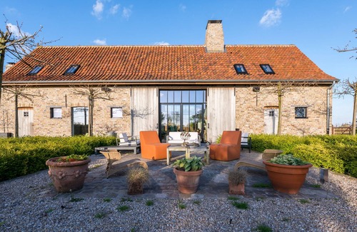Dudzele House | Beautiful & Luxurious Farmhouse