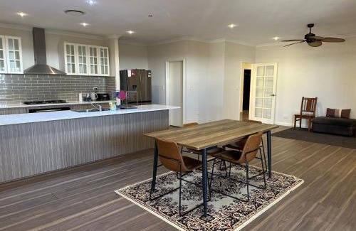 Byford House | Beautiful, luxury and spacious house in Byford