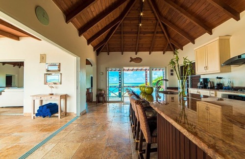 Willikies Villa | Beautiful Luxury Villa, Private Pool, Outdoor Lounge & BBQ,STUNNING VIEWS