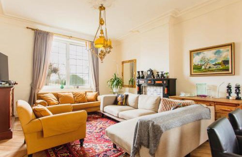 Bilzen Villa | Beautiful mansion with swimming pool and jacuzzi