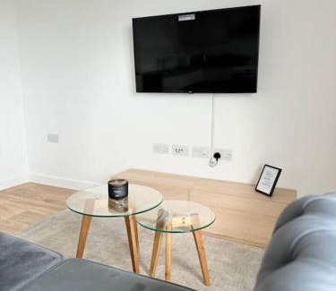 Gascoigne Apartment | Beautiful Modern 1 Bed Flat