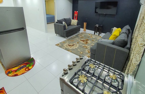 Black Rock House | Beautiful Modern 1BR Condo With Full Amenities