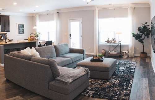 Lebanon House | Beautiful Modern 3 Bedroom Home in Woodstock, GA