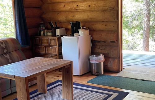 Tatlayoko Lake Cabin | Beautiful, modern log cabins for rent 15 minutes from Tatlayoko Lake