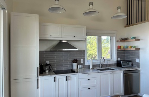 Okanagan-Similkameen Cabin | Beautiful modern cabin on 3 acres on Anarchist Mtn Quiet, private w lake view