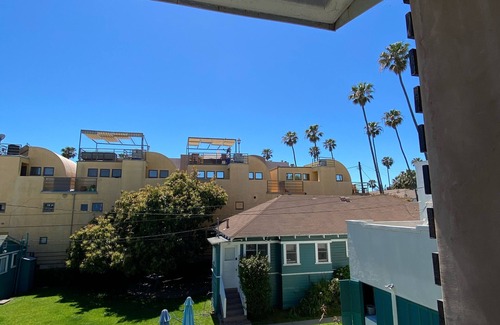 Ocean Park House | Beautiful Modern Townhouse at Santa Monica Beach