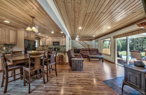 Pioneer Trail House | Beautiful mountain meadow setting! AC, spa, skeeball, shuffleboard, foosball, +