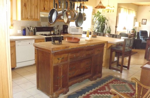 Montrose House | Beautiful Mountain Views on Loghill Mesa. Stay 7 nights, get 13 % discount. nn