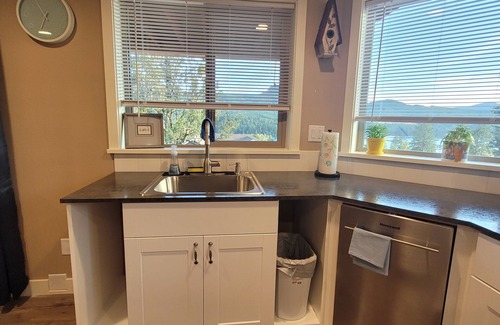 Lowell Apartment | Beautiful new apartment overlooking Dexter Lake. A peaceful place to relax.