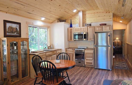 Murphy Cabin | Beautiful new cabin in the heart of Southern Oregon Wine country.nLand of FUN!