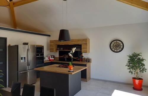 Valreas Villa | Beautiful new contemporary air-conditioned villa of 105 m2 in Provence with swimming pool.