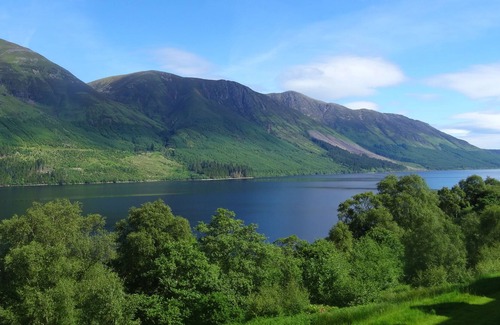 Spean Bridge Apartment | Beautiful New Loch-Side Holiday Home in the Heart of the Scottish Highlands