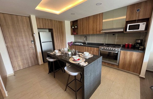El Marques Apartment | Beautiful New Suite (2 Queen Beds) Extra Clean