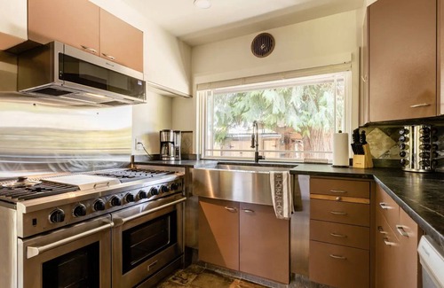 Seattle Metro Area House | Beautiful Oasis on Lake Washington and Seward Park! Pool and Hottub ⭐️