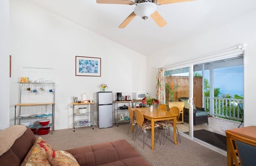 Kalaoa House | Beautiful, Ocean View Studio- Quiet, Kitchenette, Sleeps 4, Free WiFi & Parking