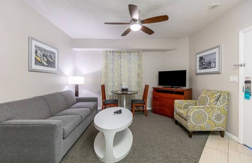 Smith's Memento Resort | Beautiful Ocean Walk 1Bed/1Bath in Daytona Beach, FL!n