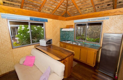 Ha'apiti House | Beautiful Oceanfront bungalow with Infinity Pool!