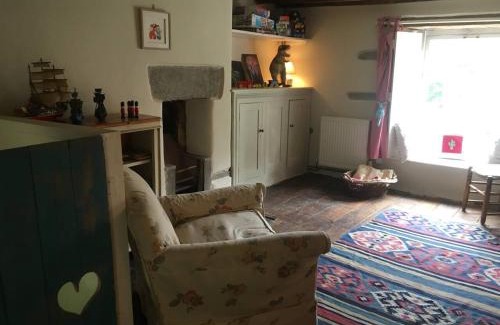 Llanfihangel Tal-y-llyn House | Beautiful old farmhouse in the Brecon Beacons