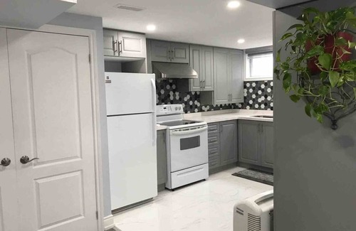 Golfdale Gardens Apartment | Beautiful One bedroom basement apartment
