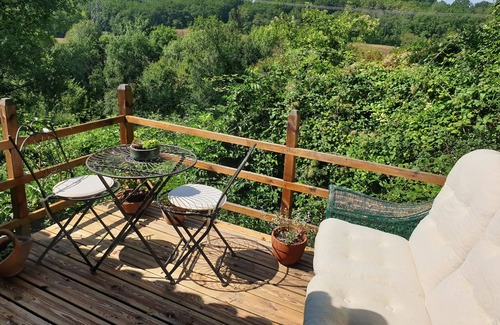 Savignac-de-Duras Cottage | Beautiful one bedroom cottage with pool.