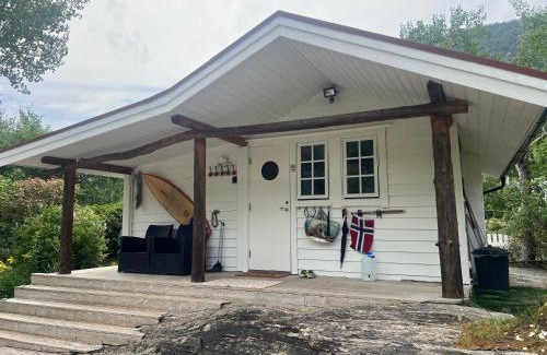 Fotlandsvag House | #Beautiful outdoor area and cozy small cottage#
