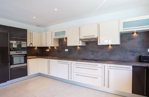 Bormes-Les-Mimosas Villa | Beautiful private villa for 8 guests with WIFI, private pool, TV and terrace