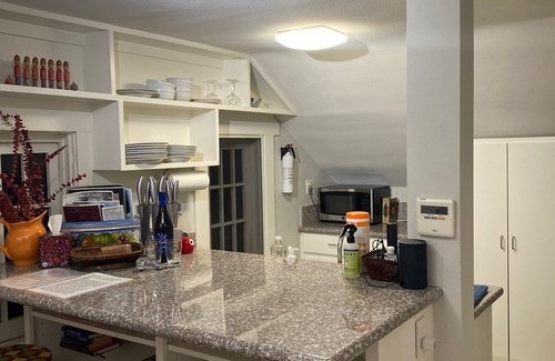 Pasadena House | Beautiful Pasadena Neighborhood- Detached Guest House with Garden