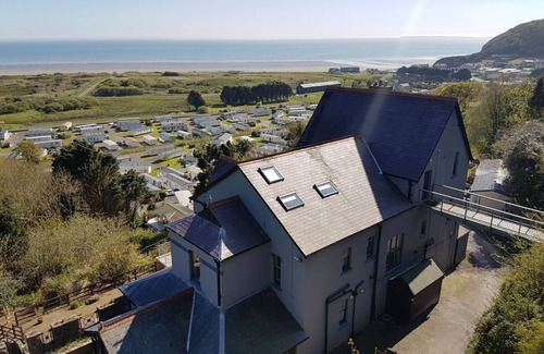 Pendine House | Beautiful Pendine Manor House in West Wales