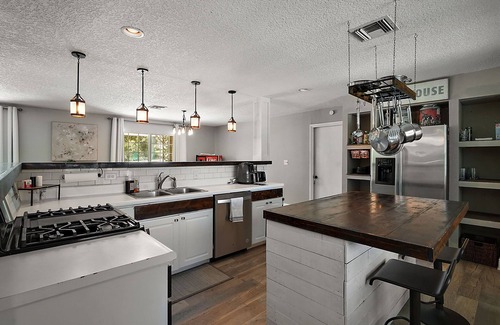 Mount Dora House | Beautiful pool house just a mile from downtown Mount Dora.