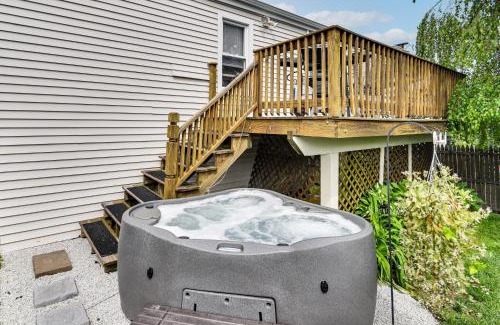 Portsmouth House | Beautiful Portsmouth Cottage By the Sea with Jacuzzi