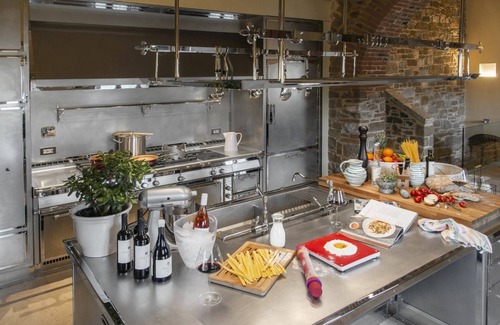 Radda in Chianti Villa | Beautiful private villa for 12 guests with WIFI, private pool, A/C, close to Greve In Chianti