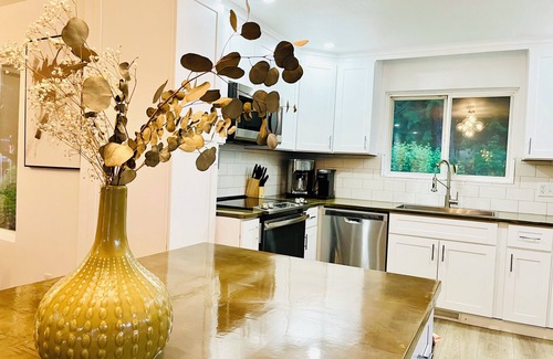 Shelton House | Beautiful Private Beach Getaway- close to Olympic National Park and Hood Canal!