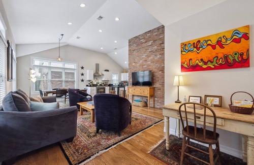 Whittier House | Beautiful Private Carriage House, Heart of Denver, Quiet Yet Close to Everything