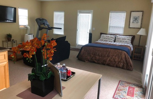 Silver Creek House | Beautiful private guesthouse in upscale neighborhood