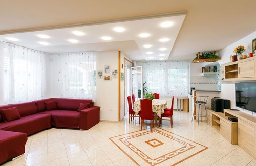Koroshegy House | Beautiful private villa for 5 people with WIFI, private pool, TV, terrace and parking