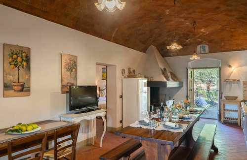 Montevarchi Villa | Beautiful private villa with WIFI, private pool, TV, balcony, pets allowed, panoramic view, parking