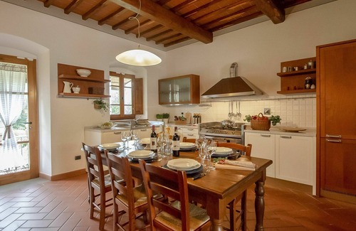 San Giovanni Valdarno Villa | Beautiful private villa with private pool, WIFI, TV, terrace, pets allowed, panoramic view, parking